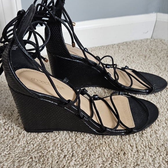 Shoedazzle Wedge Sandals - Picture 2 of 4